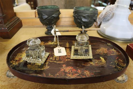 Vict chinoiserie-lacquered desk stand with 2 glass inkwells & pen rest & a pair leaf-applied bronze urns (lacking plinths)